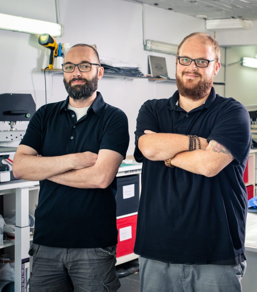 L'équipe de Swaag Shirt dans son atelier de personnalisation textile à Besançon